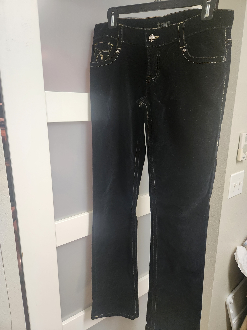 Tag Black Boot-Cut Jeans with Contrast Stitching